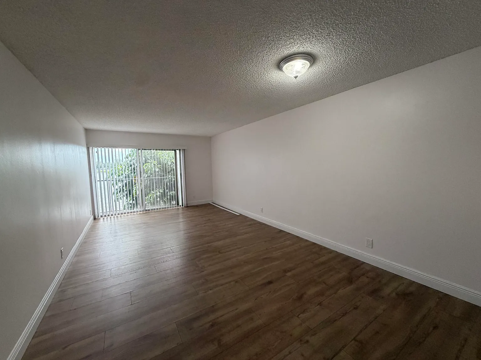 2 bed, 1.0 bath, 832 sqft, $1,800 — Photo 4