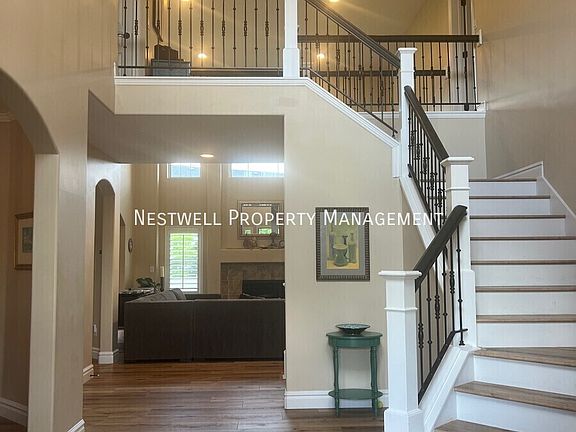 3rd image of 3302 N Love Ln