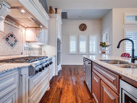 3rd image of 6693 Honeywood Ln