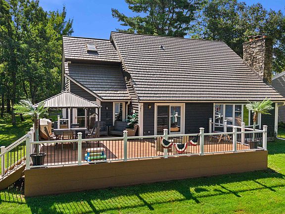 3rd image of 836 Manchester Ct