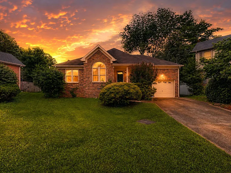 816 Carlisle Ct N — Photo 39