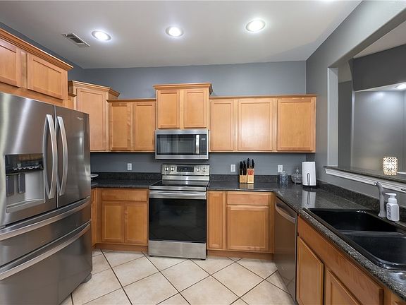 4th image of 671 Reisling St