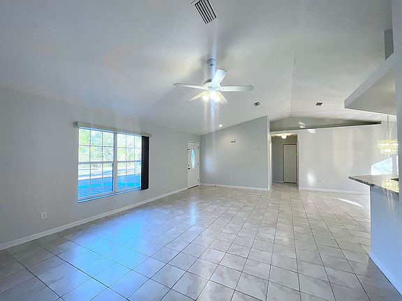 4th image of 2212 W Kenmore Dr