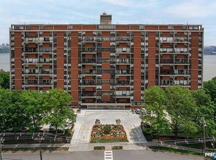 4 Horizon Rd APT 1210, Fort Lee, NJ 07024