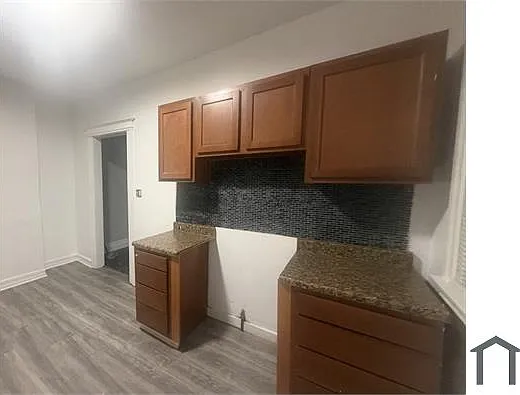 2220 Helen St — Photo 4