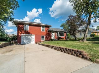 1902 Adolphus St N, Maplewood, MN 55117