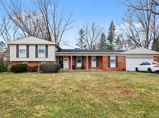 1141 Winchcombe Dr, Bloomfield Hills, MI 48304