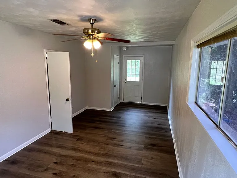 1121 Kimberly Dr — Photo 8