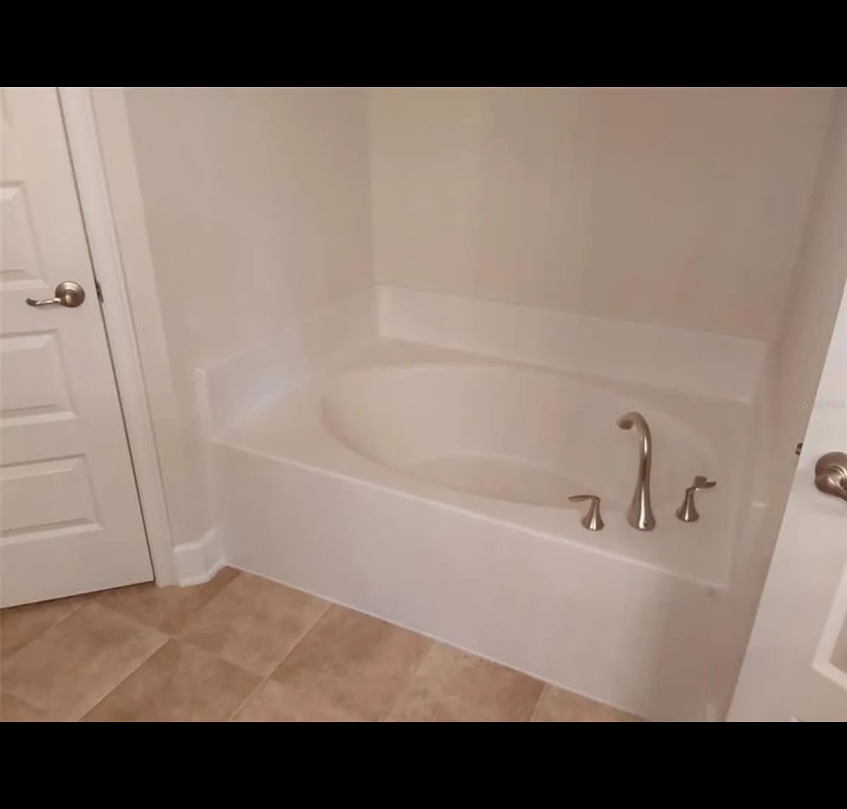 4 bed, 2145 sqft, $2,450 — Photo 2