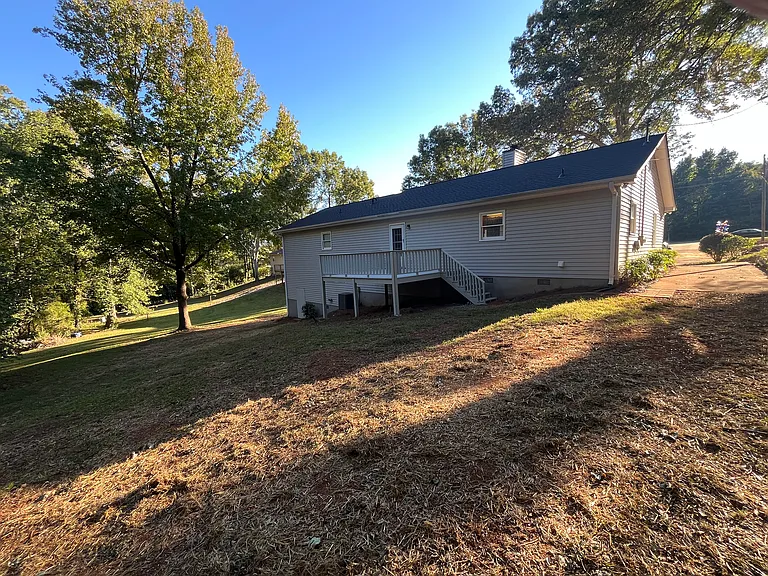 Large backyard (not fenced)