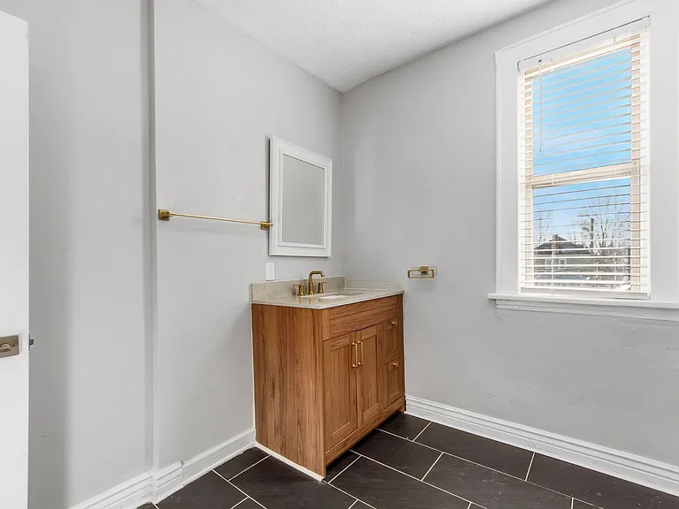 415 Mithoff St — Photo 21
