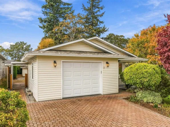 3 Eagle Ln, New Songhees 1a, BC V9A 7M2