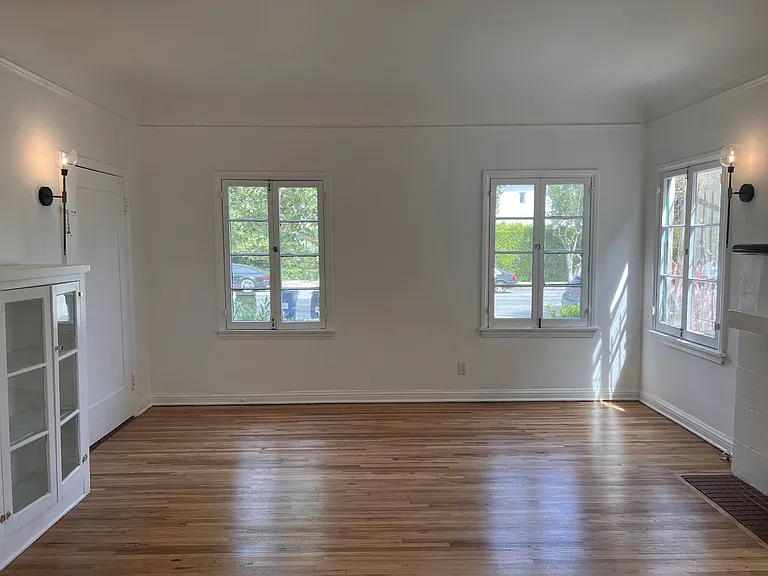 741 S Mansfield Ave — Photo 6