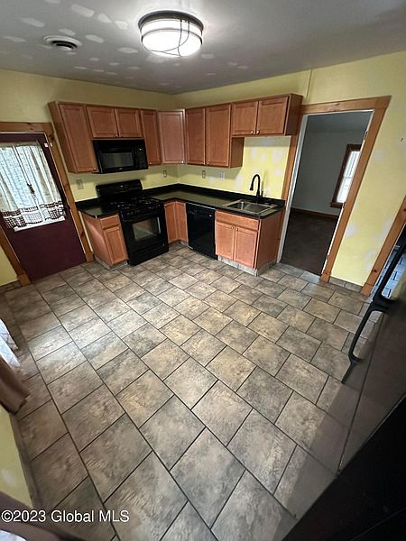 3rd image of 80 Crandall Street