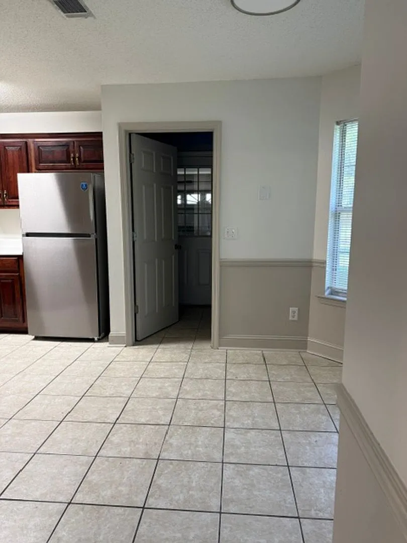 For Rent — Photo 2