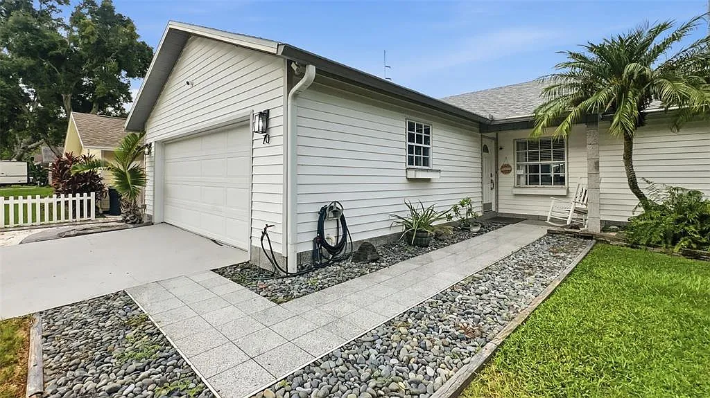 3 bed, 2.0 bath, 1375 sqft, $3,250 — Photo 4