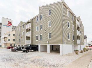 33 36th St APT 1C, Sea Isle City, NJ 08243