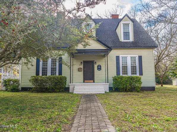 301 W Central Street, Maxton, NC 28364