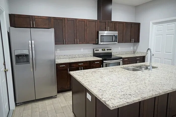 3 bed, 2.0 bath, 1293 sqft, $2,195 — Photo 4