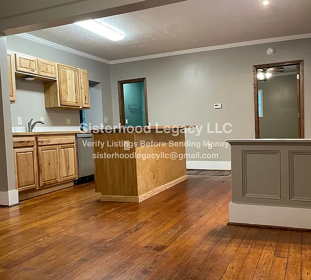 838 S Oak St — Photo 13