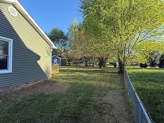 4th image of 930 Arrow Cir