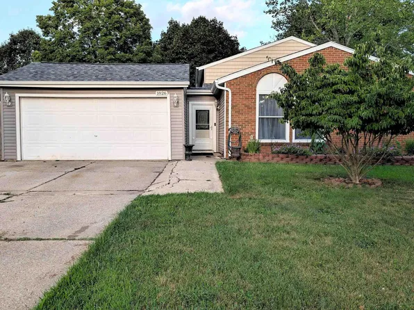 1826 Windingway Dr, Wixom, MI 48393