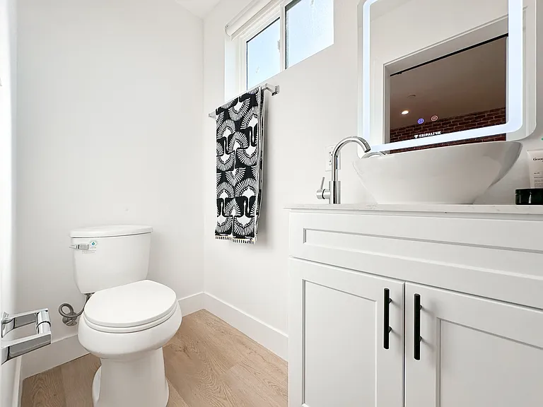 1338 West 35th Place — Photo 20