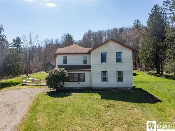 2743 Riverside Rd, Jamestown, NY 14701