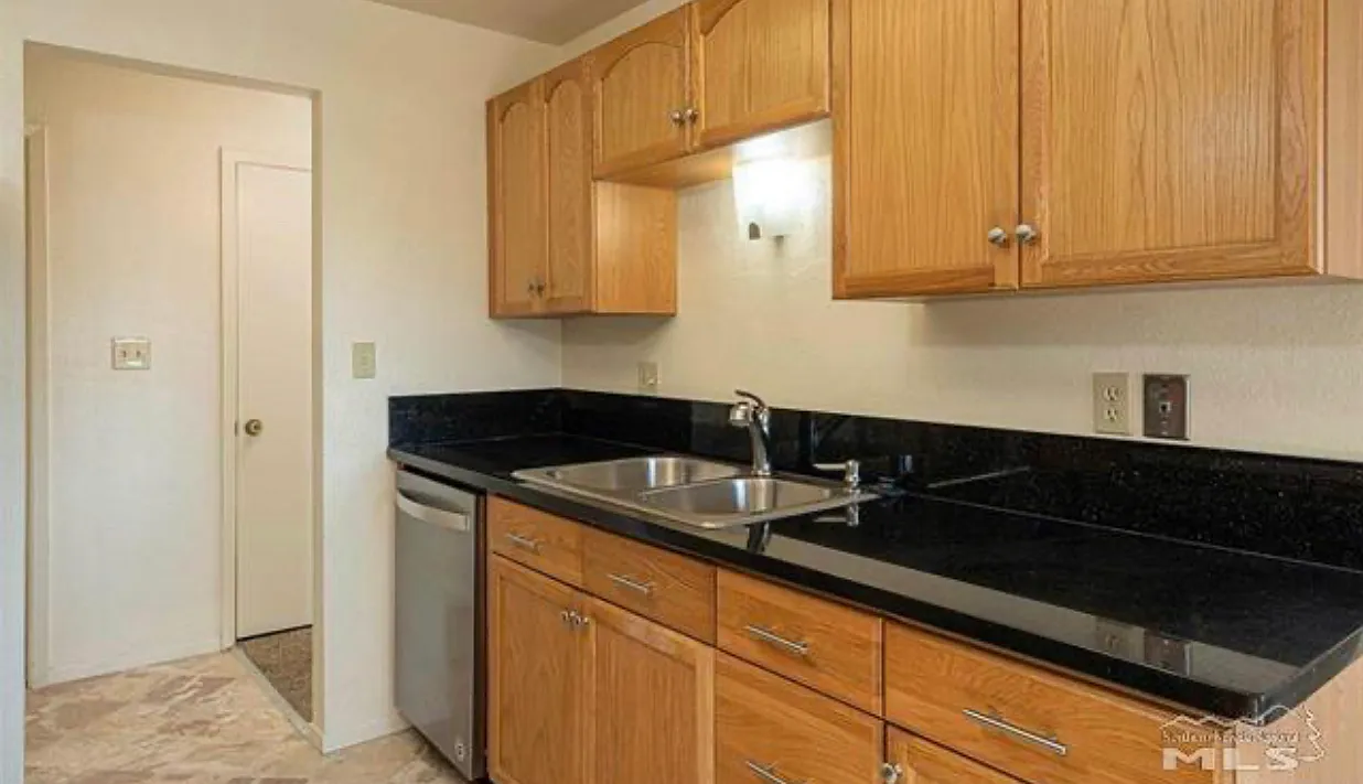 2 bed, 963 sqft, $1,500 — Photo 2