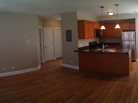 2nd image of 1511 W Albion Ave #2