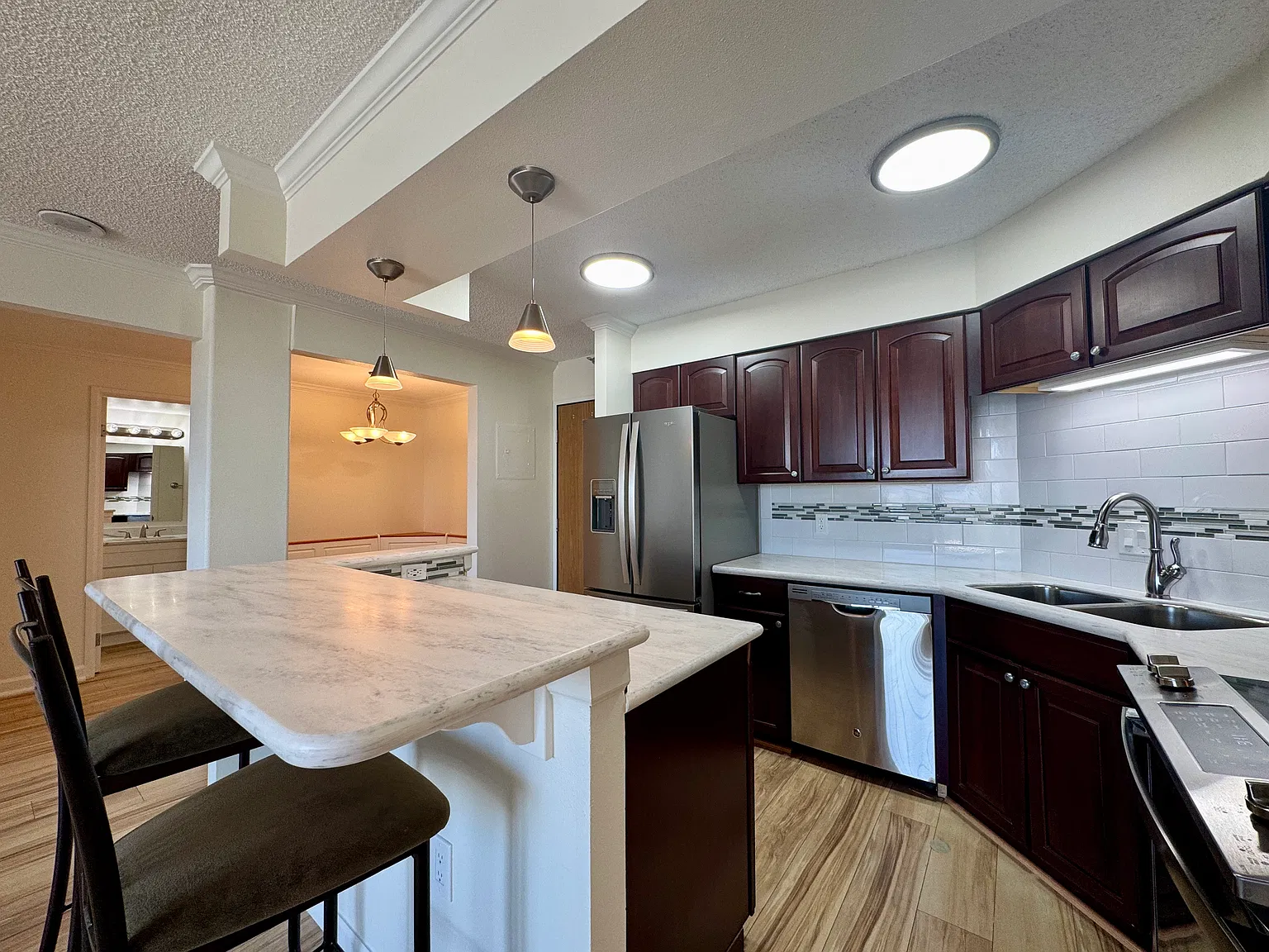 2 bed, 919 sqft, $2,260 — Photo 4