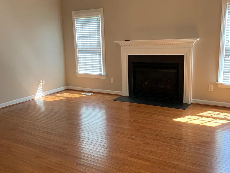 708 Bluffcreek Dr — Photo 2