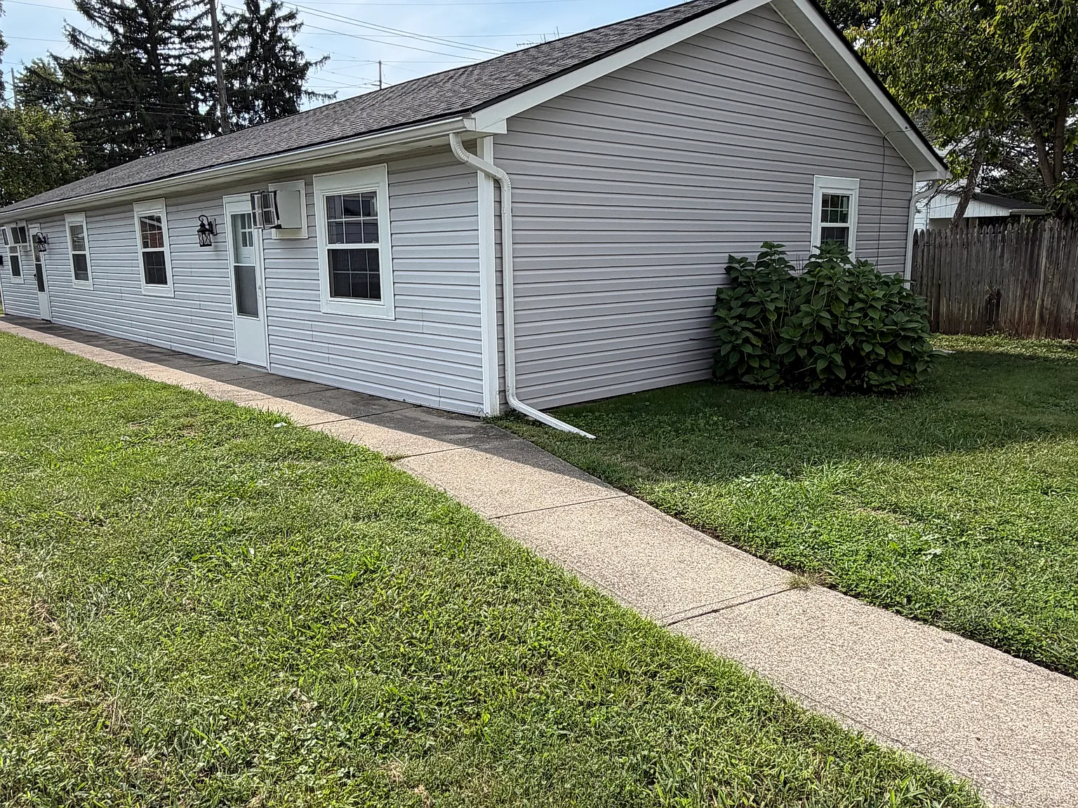 2 bed, 1100 sqft, $1,300 — Photo 1