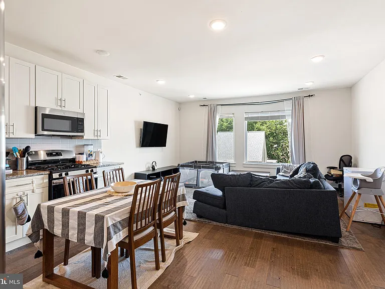 1841 N 6th St #8 — Photo 4