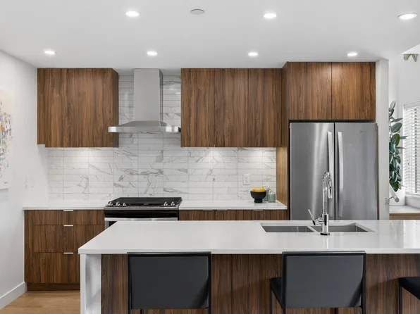 3596 Salal Dr #14, Burrard Inlet 3, BC V7G 0A9