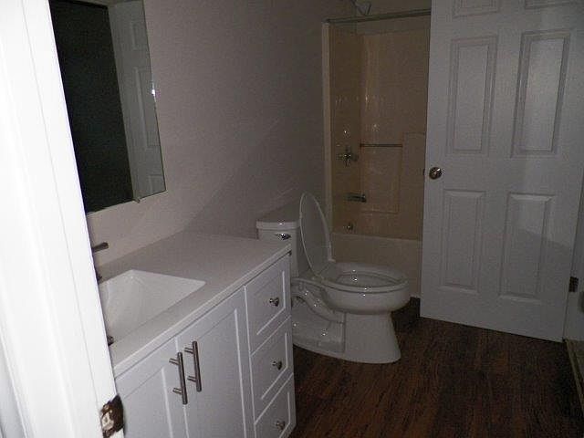 2nd image of 446 Woodview Dr