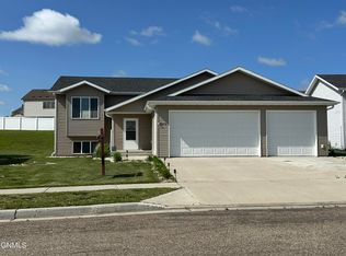 3813 Amari Loop NW, Mandan, ND 58554
