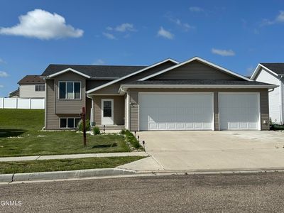 3813 Amari Loop NW, Mandan, ND, 58554