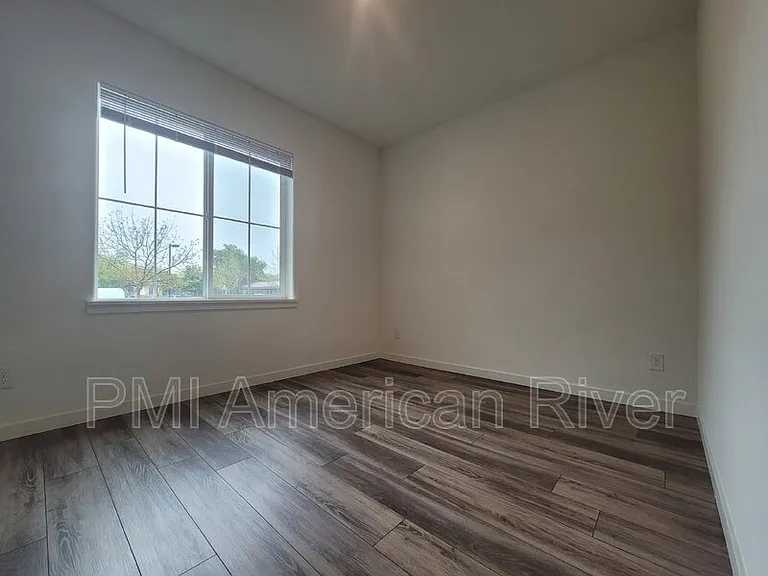 1648 Scarlet Ash Ave — Photo 17