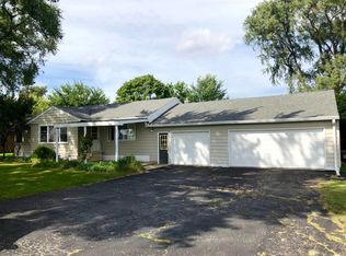 623 W Division St, Manteno, IL 60950