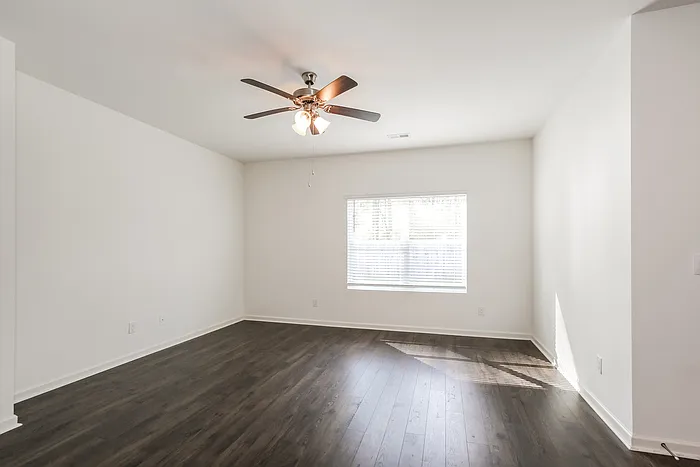 4 bed, 2.0 bath, 1810 sqft, $2,195 — Photo 3