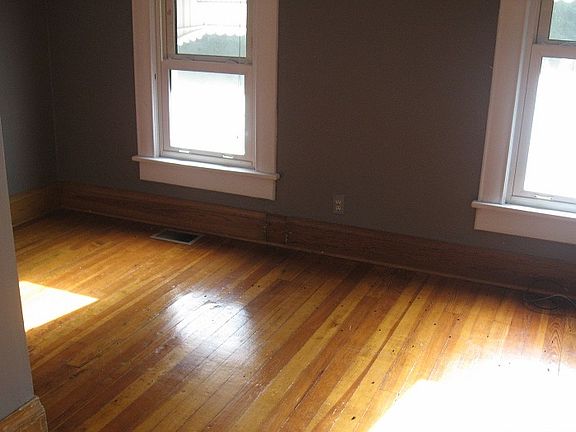 3rd image of 318 S Jefferson St