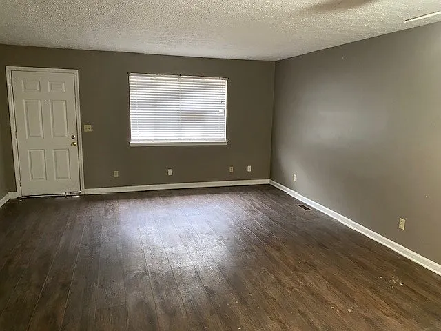 Building Photo - 906 Sierra Pl
