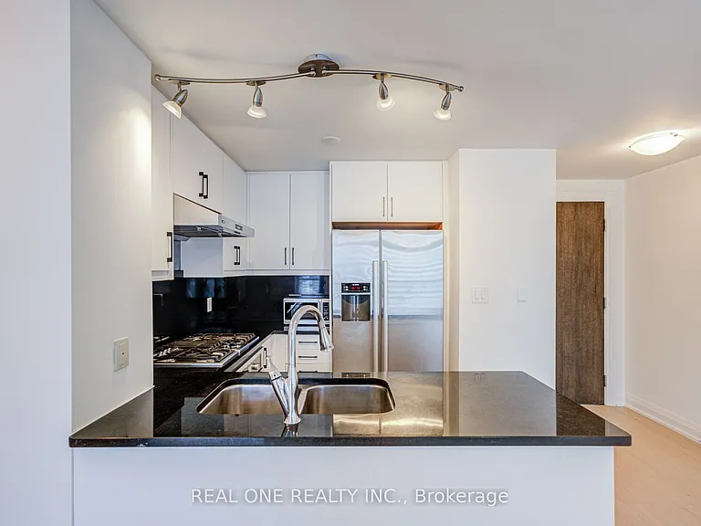 16 Harbour St #3511 — Photo 5