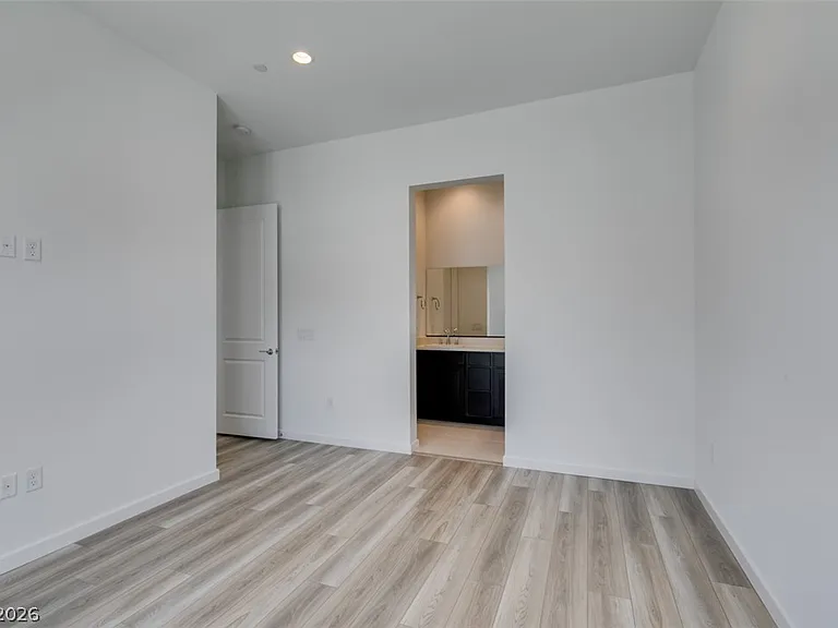 2498 Indigo Mountain St — Photo 40