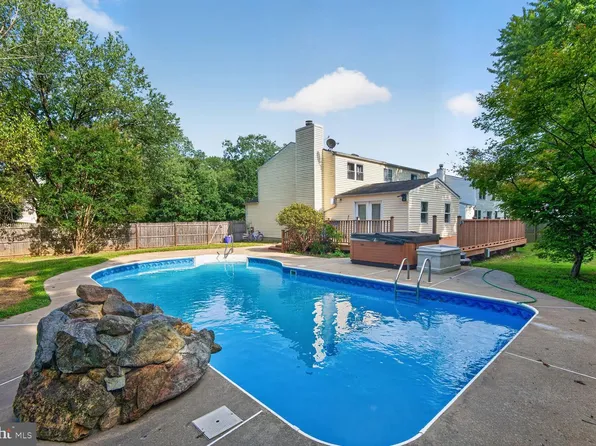 17316 Amity Dr, Gaithersburg, MD 20877