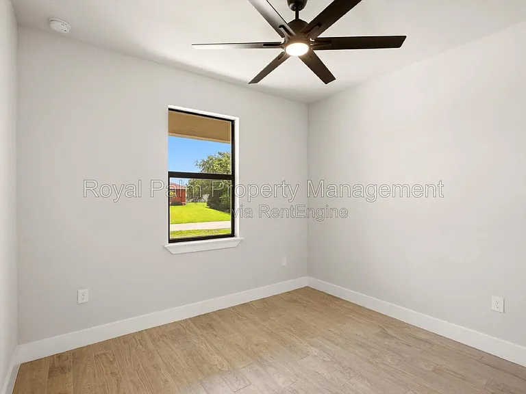 3750 NE 13th Ave — Photo 26