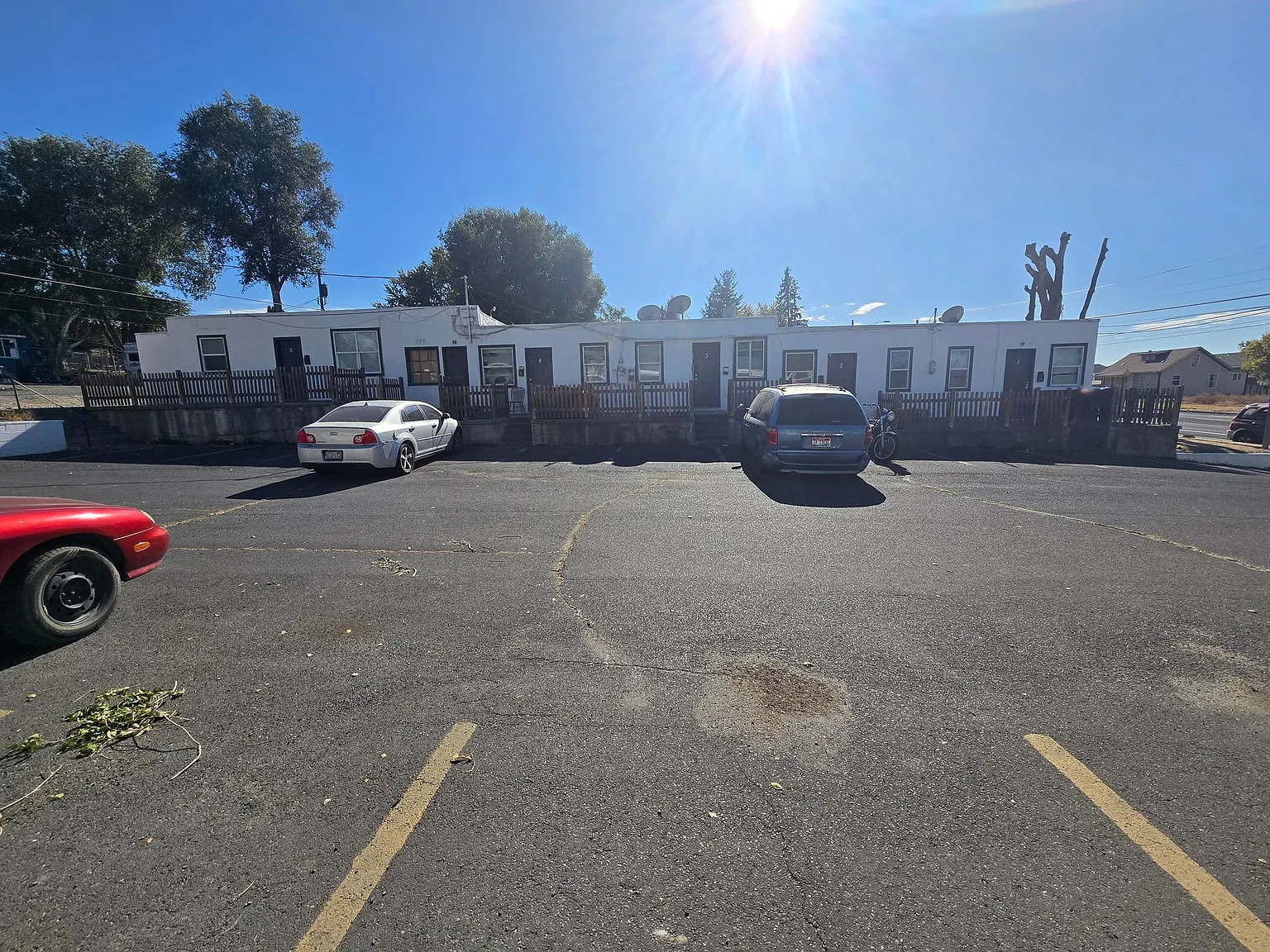 Beautifully Remodeled 1 Bedroom Available — Photo 2