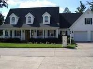 32 Twin Oaks Dr, Huntington, WV 25701