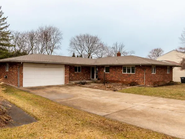 1005 N Bittersweet Ln, Muncie, IN 47304